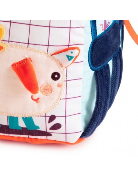 Cub d'activitats amb sons de la granja