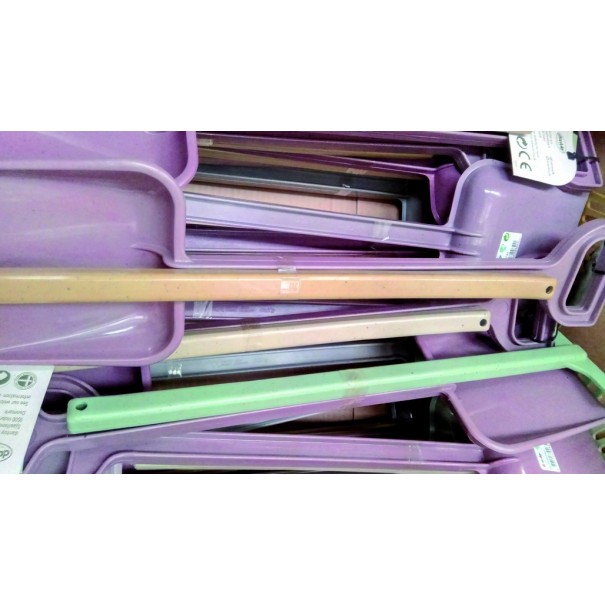 Pala i rasclet de plàstic reciclat