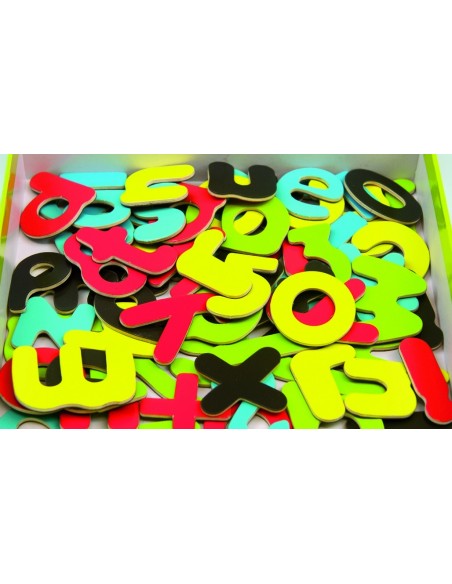Letras minúsculas y números magnéticos