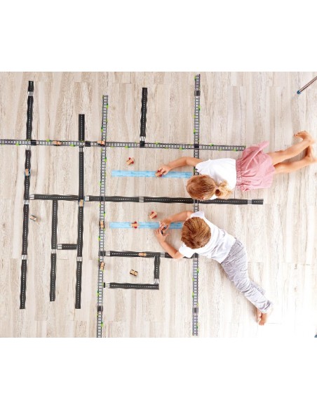 Tren de madera con carretera adhesiva