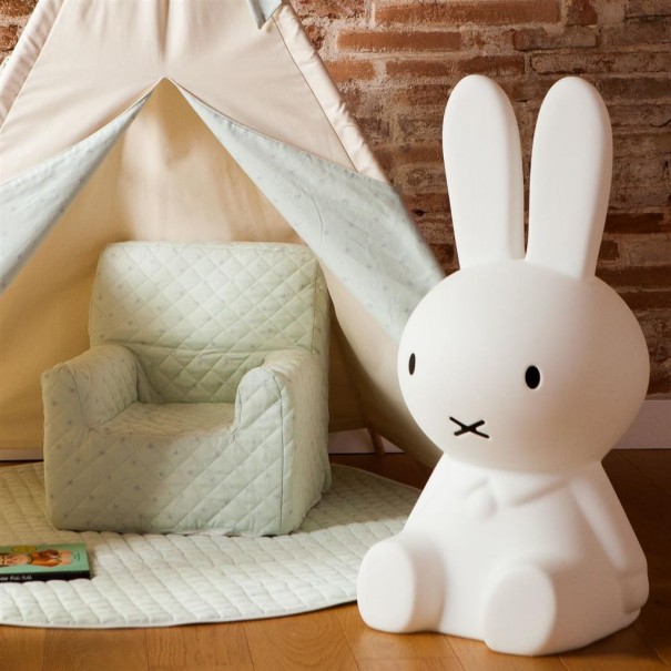 Tipi beige con estrellas verdes