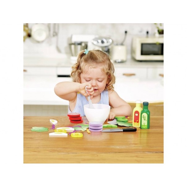 Amanida amb ingredients de joguina