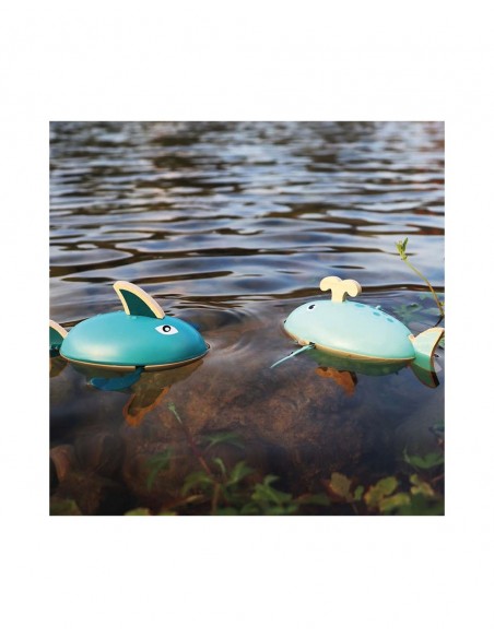 Tiburón y ballena mecánicos de agua