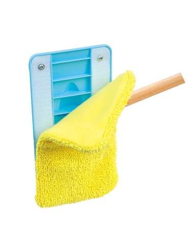 Joc de neteja amb escombra de fusta