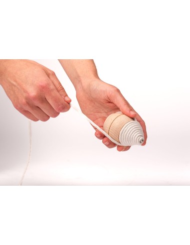 Peonza de madera con cordel