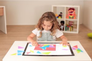 jocs-per-a-la-taula-de-llum-tangram